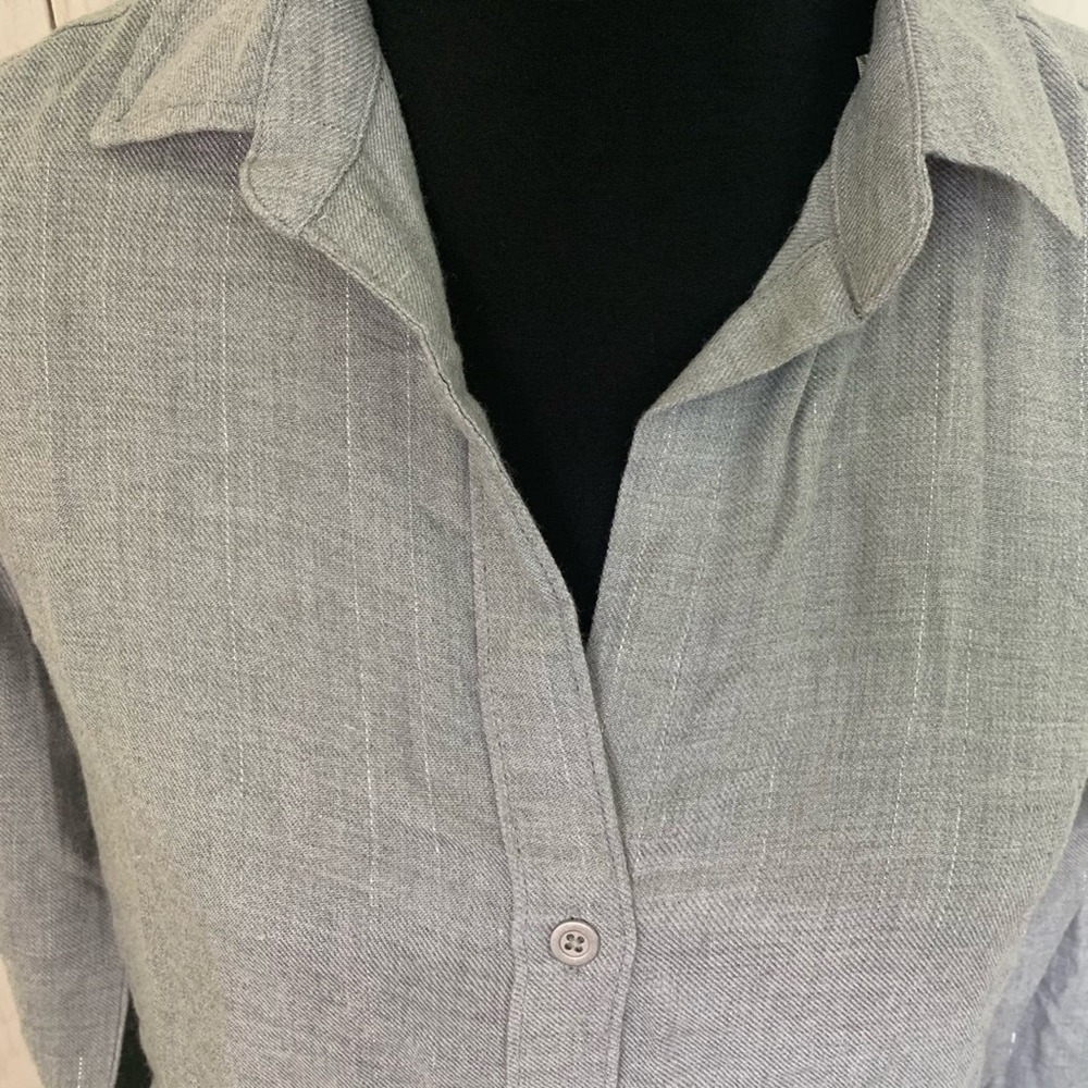 NWT Chelsea & Violet Shimmery Gray Top XS - Picture 4 of 6